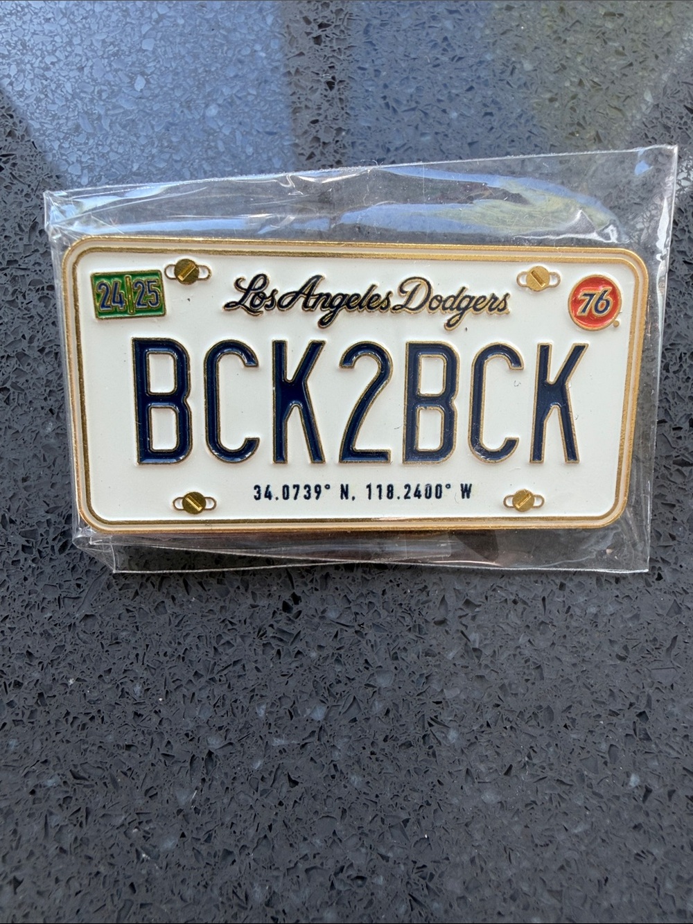 Los Angeles Dodgers 76 'BCK2BCK' pin